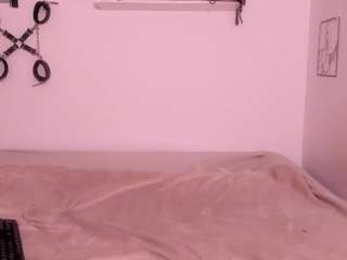 le modèle sabrina-rousse est en webcam porno dans un show sur le site camsoda, il possède les tags suivants: anal toys,average,brown eyes,drinking,facial piercings,nipple piercings,orgasm,smoking,tattoos,hd