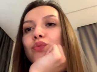 Live webcam model saranjastrebski on Soda Cams