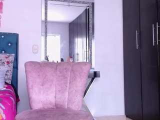 yazminmature's CamSoda show and profile