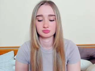 This model is live right now. hollyjayson