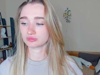 Este modelo está en vivo ahora. hollyjayson