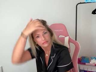 nicolenextdoor Live Webcam on CamSoda