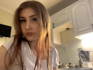 Live webcam model saraihaddow on Soda Cams