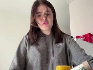 Live webcam model toiwolke on Soda Cams