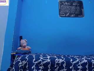 Live webcam model carolinhe1 on Soda Cams