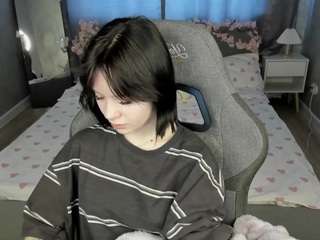 loly-cutt1e Live Webcam on CamSoda