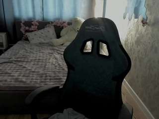 loly-cutt1e Live Webcam on CamSoda
