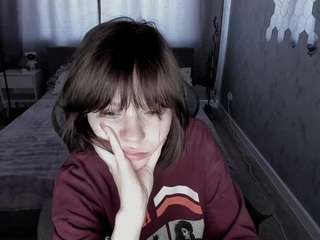 loly-cutt1e Live Webcam on CamSoda