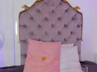 mika-doll webcam