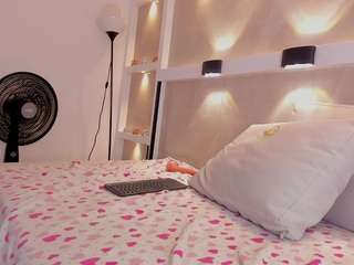 Live webcam model sophia-royce on Soda Cams