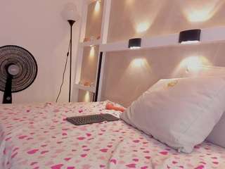 Live webcam model sophia-royce on Soda Cams