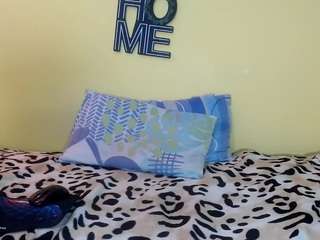 18dulcegatita's CamSoda show and profile