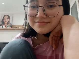 Live webcam model astridvermilyea on Soda Cams