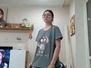 Live webcam model astridvermilyea on Soda Cams