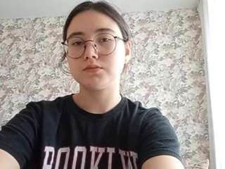 astridvermilyea's CamSoda show and profile