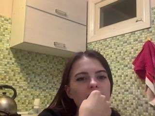 Live webcam model karolebelen on Soda Cams