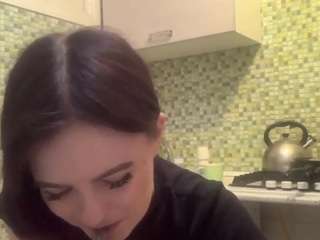 Live webcam model karolebelen on Soda Cams