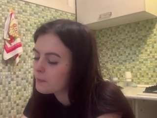 Live webcam model karolebelen on Soda Cams