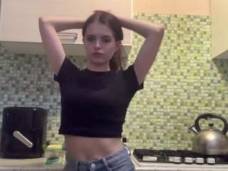 Live webcam model karolebelen on Soda Cams