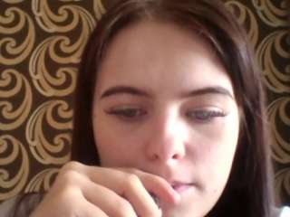 Live cam show with KaroleBelen