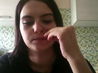Live cam show with KaroleBelen