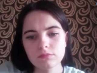Live cam show with KaroleBelen
