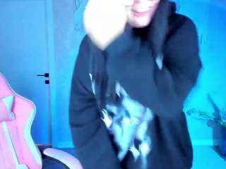 kira-gold Tiny live webcam