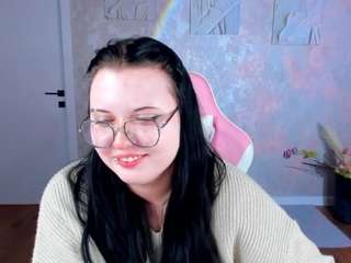 kira-gold's CamSoda show and profile