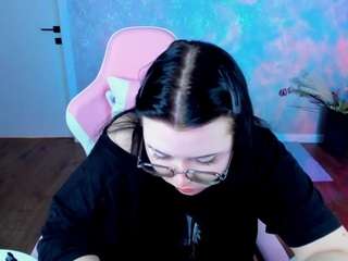 kira-gold Live Webcam on CamSoda