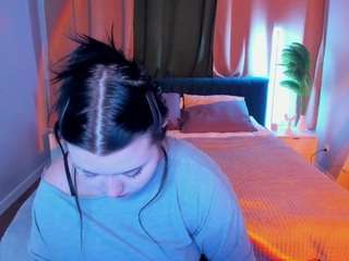 kira-gold webcam