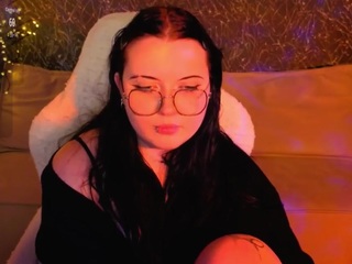 kira-gold Live Webcam on CamSoda