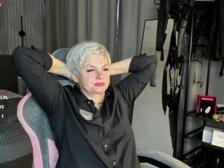 linda-zefir's CamSoda show and profile