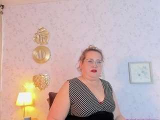 martina-curvy webcam