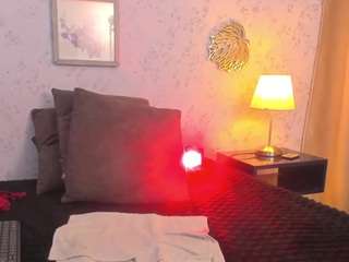martina-curvy live webcam show