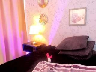 martina-curvy live webcam show