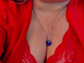 martina-curvy