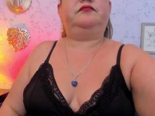 martina-curvy
