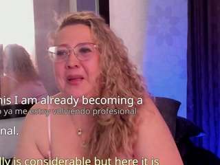 martina-curvy