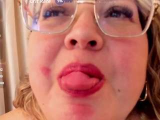 martina-curvy