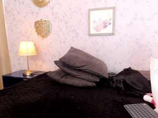 martina-curvy live cam preview