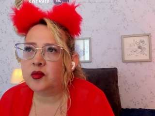 martina-curvy