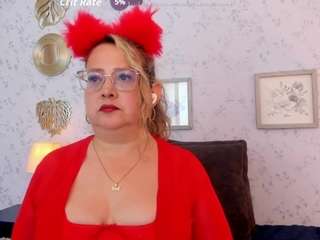 martina-curvy