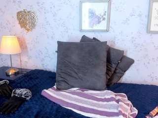 martina-curvy webcam model