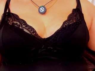 martina-curvy