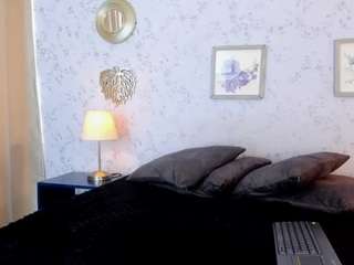 martina-curvy