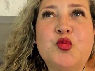 martina-curvy