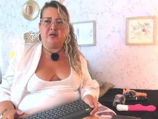 martina-curvy live cam preview