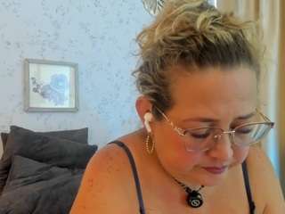 martina-curvy