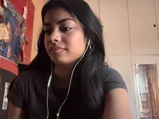 Slowly sexy tease with my shirt [77 tokens remaining]