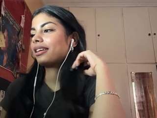 Slowly sexy tease with my shirt [59 tokens remaining]